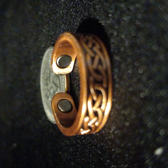 Copper and magnets wellness ring. Adjust to most sizes - Picture 4 of 4